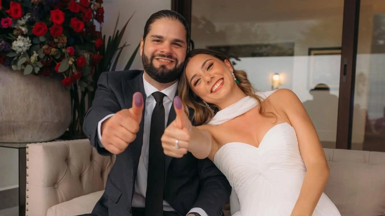 Imagen Principal de Nota: Farid Dieck y Jessica Fernández se casan desatando polémica en redes