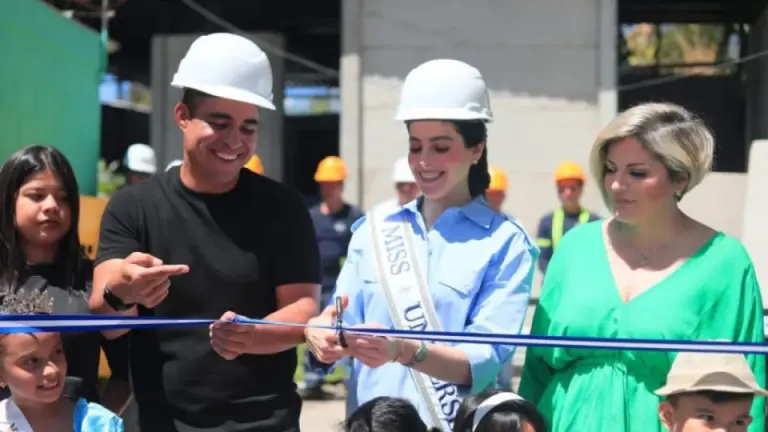 Imagen Principal de Nota: Fátima Bosch responde a los rumores de amorío con alcalde salvadoreño