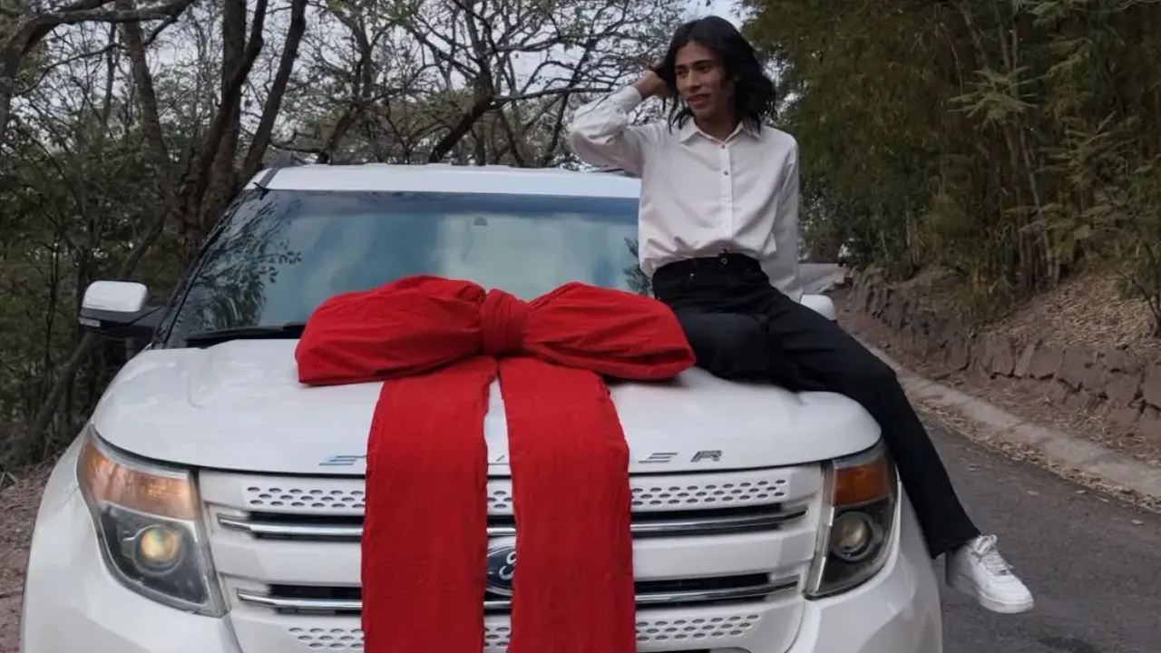 Imagen Principal de Nota: Tiktoker 'La Doña' sufre accidente: así quedó su carro