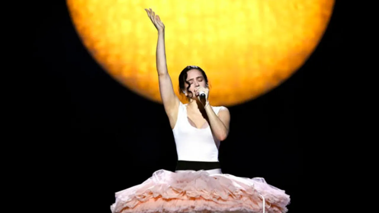 Rosalía desata euforia total con su gira más atrevida