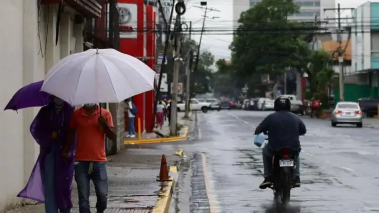 Imagen Principal de Nota: Vaguada afectará Honduras con lluvias y actividad eléctrica a partir de este miércoles