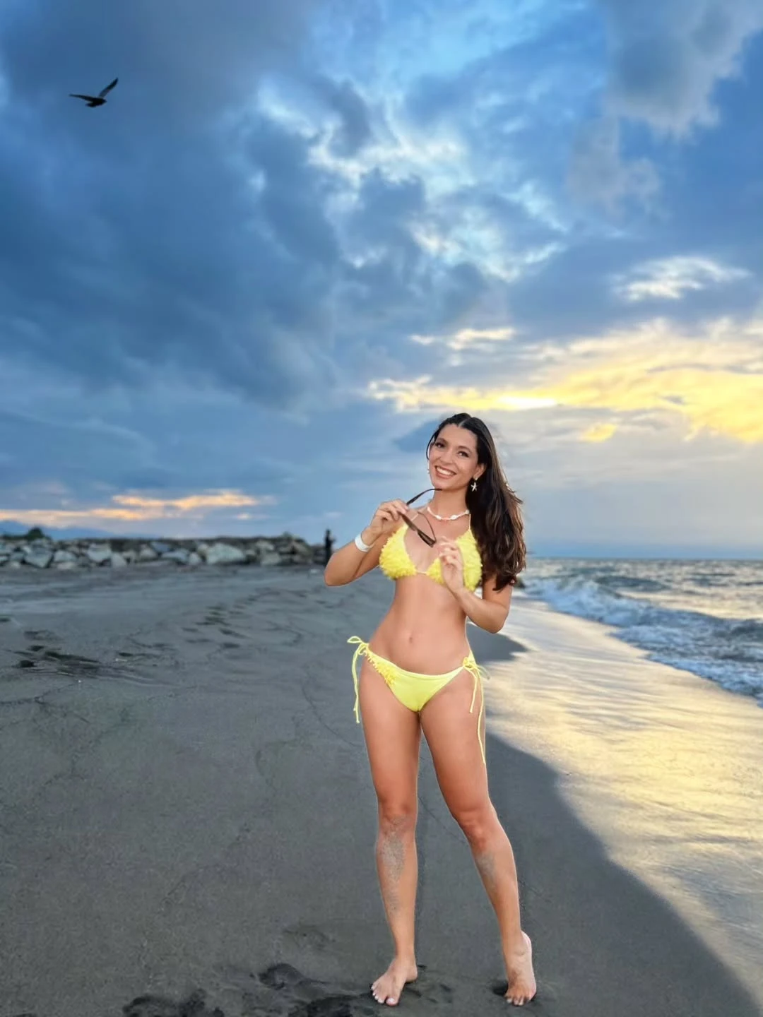 Sofía Clare modelando un traje de baño color amarillo. Foto: cortesía de Instagram