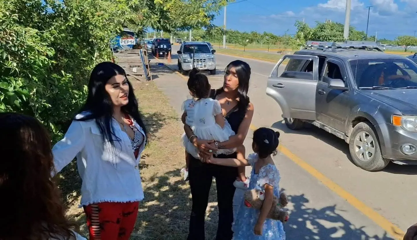 Wendy junyto a sus hijos