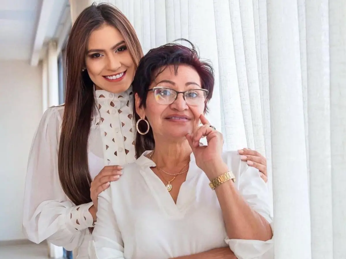 Alejandra Rubio y su madre