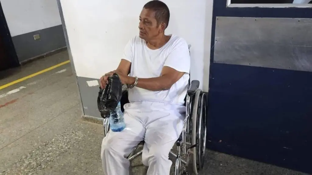 Foto del apóstol "Chago" en silla de ruedas