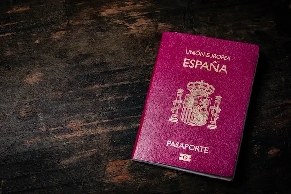 Expertos consideran el pasaporte de España como uno de los más poderosos del mundo. 