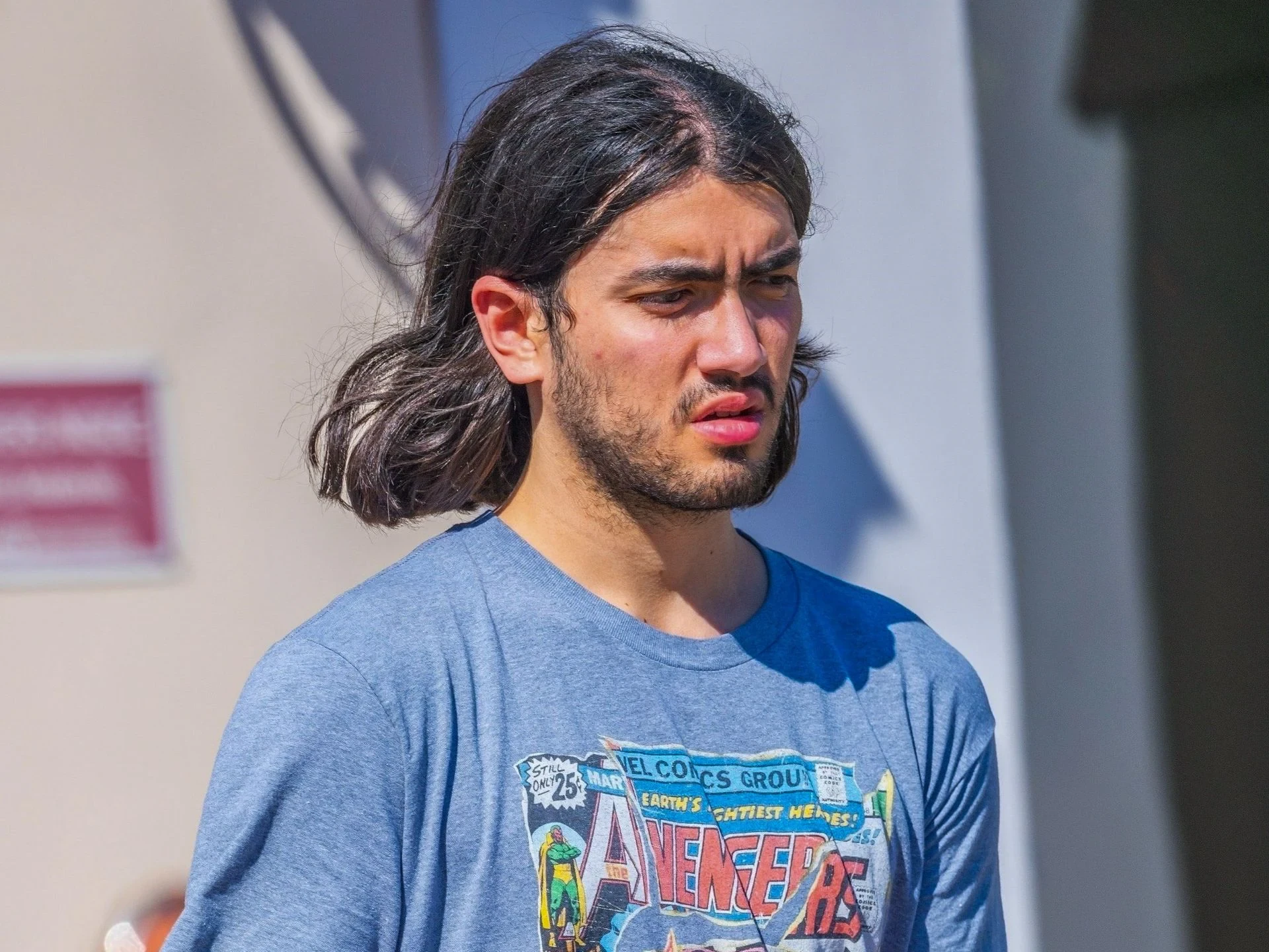 Bigi Jackson mantiene un perfil reservado y trabaja en proyectos de cine independiente. 