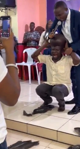 En el video se observa al hombre quejándose de dolor. Foto: captura de pantalla 