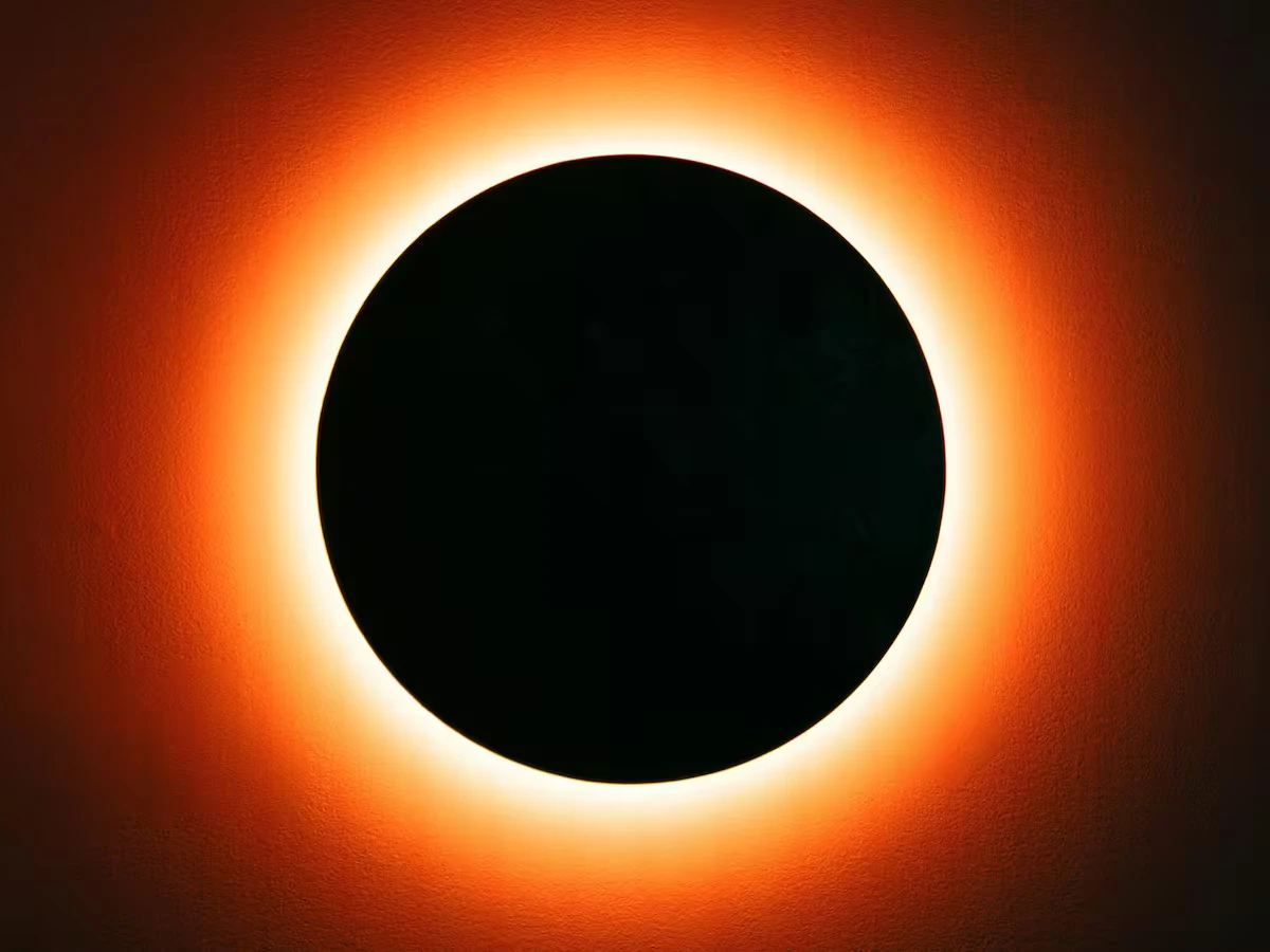 El siguiente eclipse lunar total ocurrirá en plena víspera de año nuevo el 31 de diciembre de 2028. 