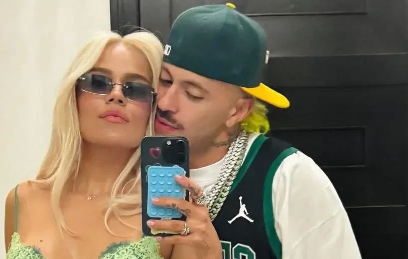 Karol G junto a su expareja Feid cuando eran novios. 