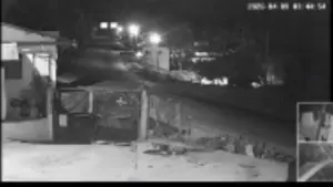 Imagen de Captan en video supuesta "figura extraña" en carretera hacia Sabanagrande