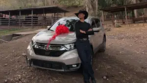 Imagen de 'Gracias a Dios': La emotiva reacción de 'Soy Mime' al comprar su primer carro