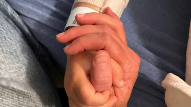 Imagen Principal de Nota: Por accidente, influencer confiesa que atropelló a su bebé de dos años