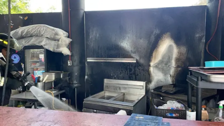 Imagen Principal de Nota: Incendio consume parte del negocio del tiktoker hondureño Asaf Alvarado