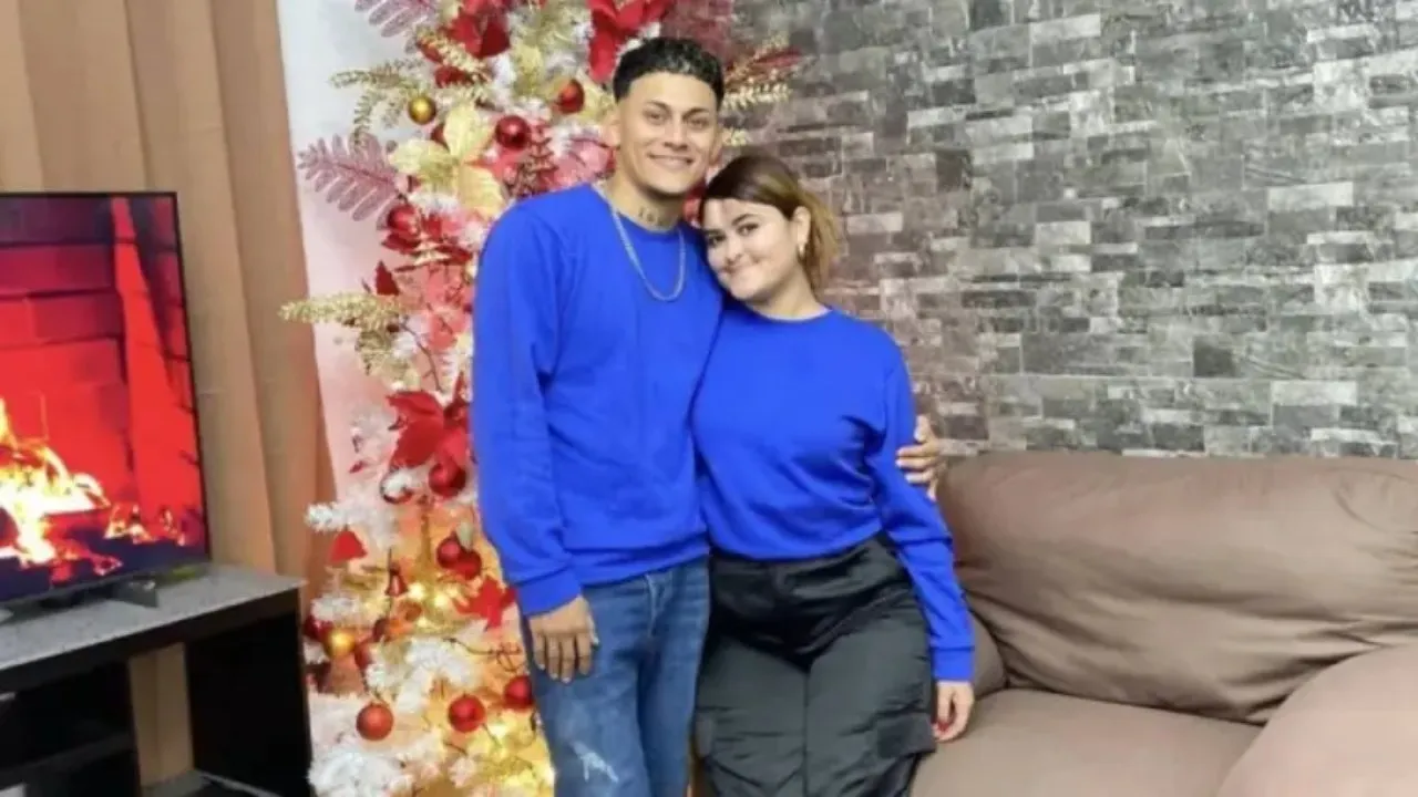 Por celos, esposa de "El Barbarito" le quiebra los lentes en vivo