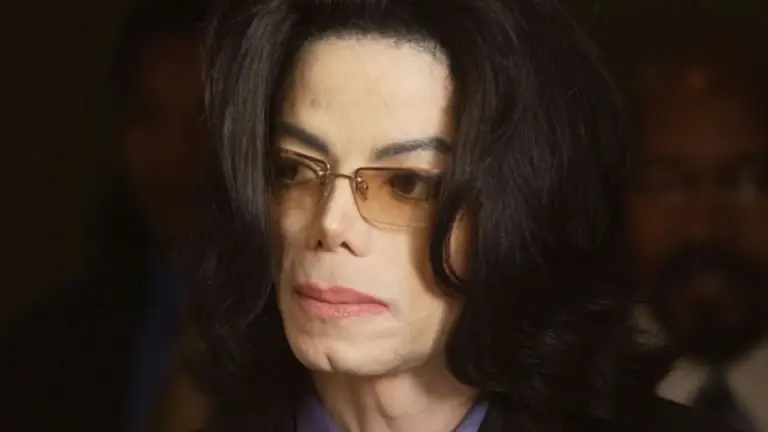 Imagen Principal de Nota: ¿Michael Jackson era gay? Revelan los secretos mejor guardados del 'Rey del Pop'