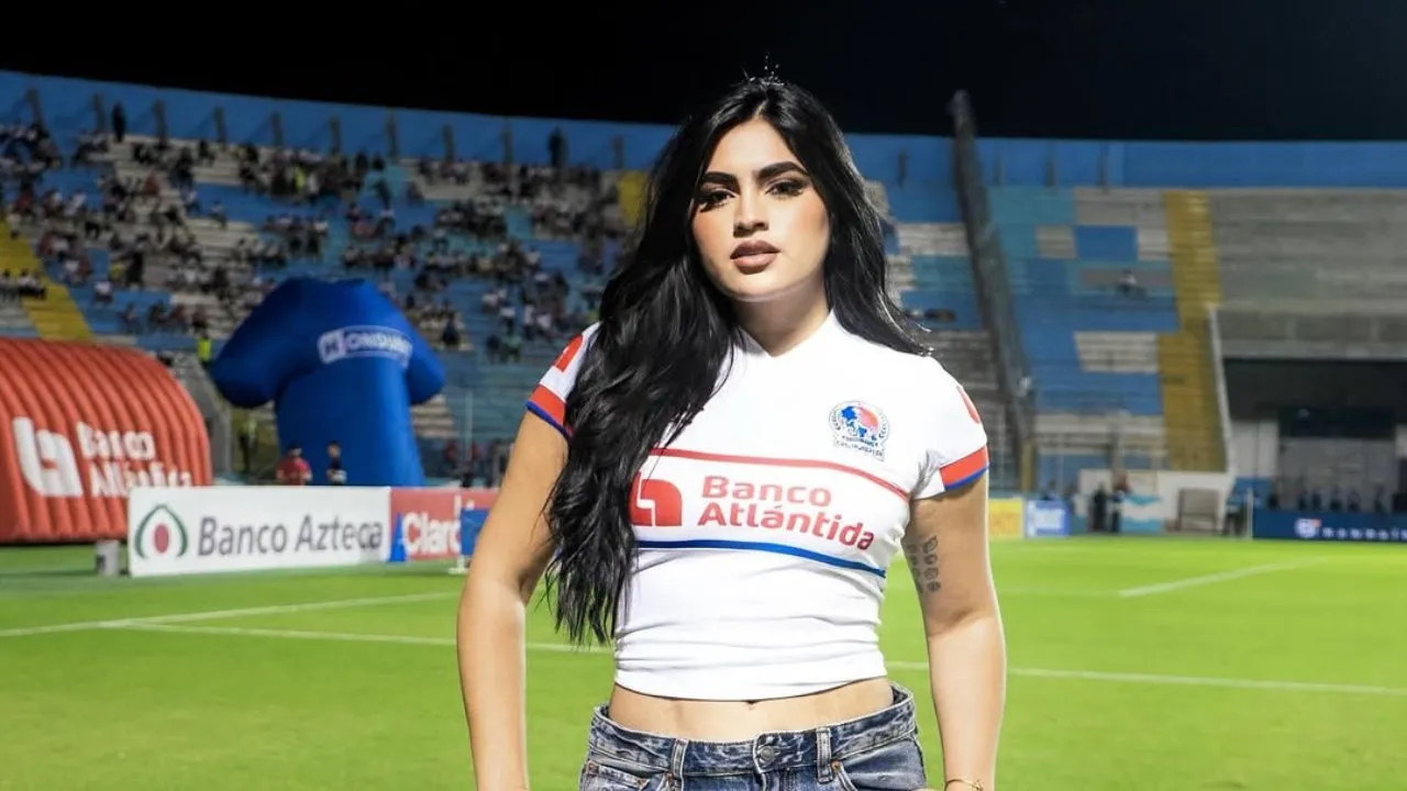 Imagen de Roxana Somoza rompe en llanto al despedirse de su familia: ¿Volverá a Honduras?