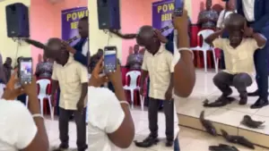 Imagen de Video viral muestra a pastor sacando pescados de la cabeza de un hombre: ¿Real?