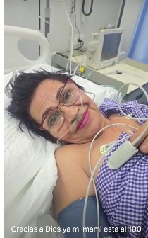 Madre de Alejandra Rubio en camilla de hospital