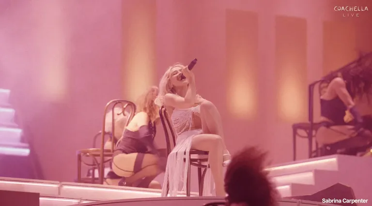 Sabrina tercer atuendo en Coachella 2026