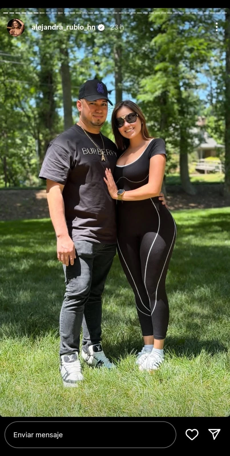 alejandra rubio junto a su amigo 