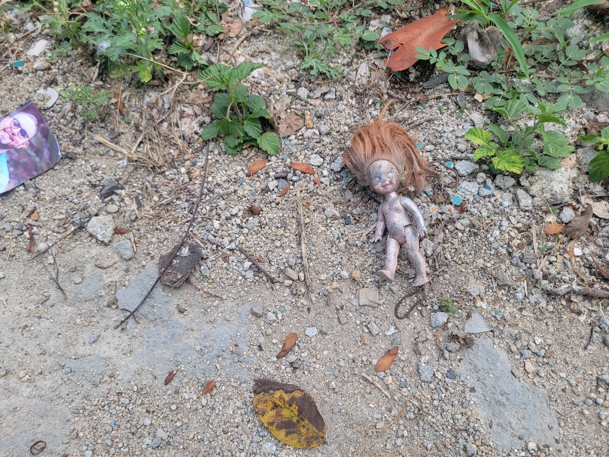 objetos en cementerio 