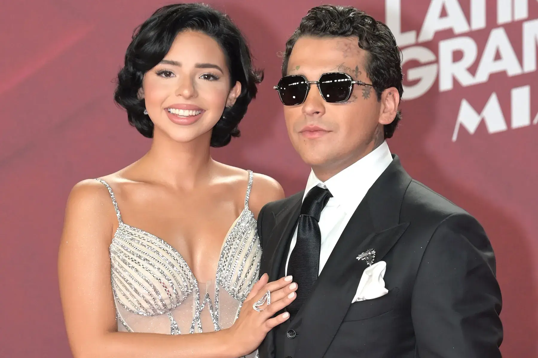La esposa del cantante subió y reposteó su publicación para mostrar su apoyo.