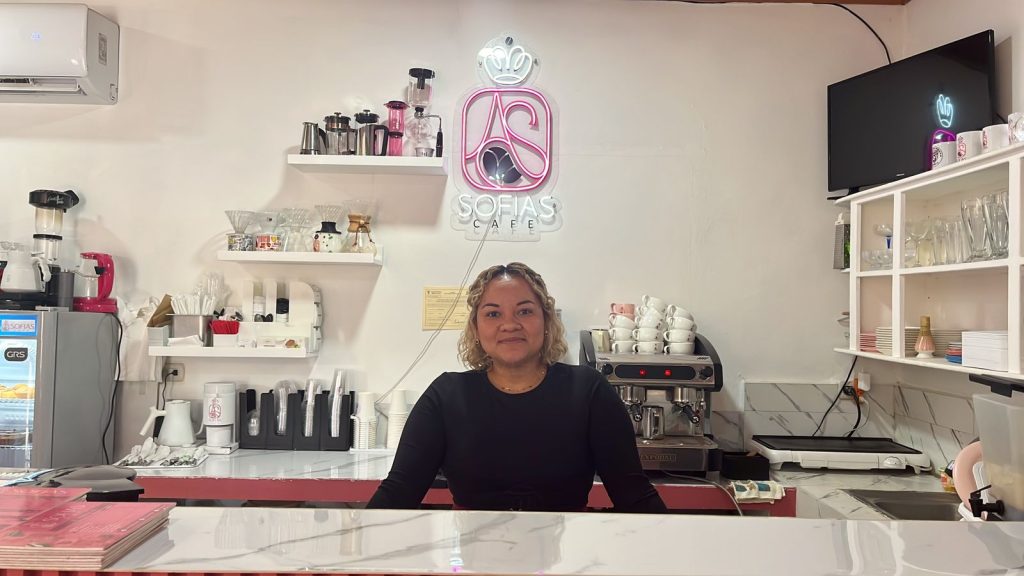 Emprendedora transforma su pasión por el café en un negocio en expansión