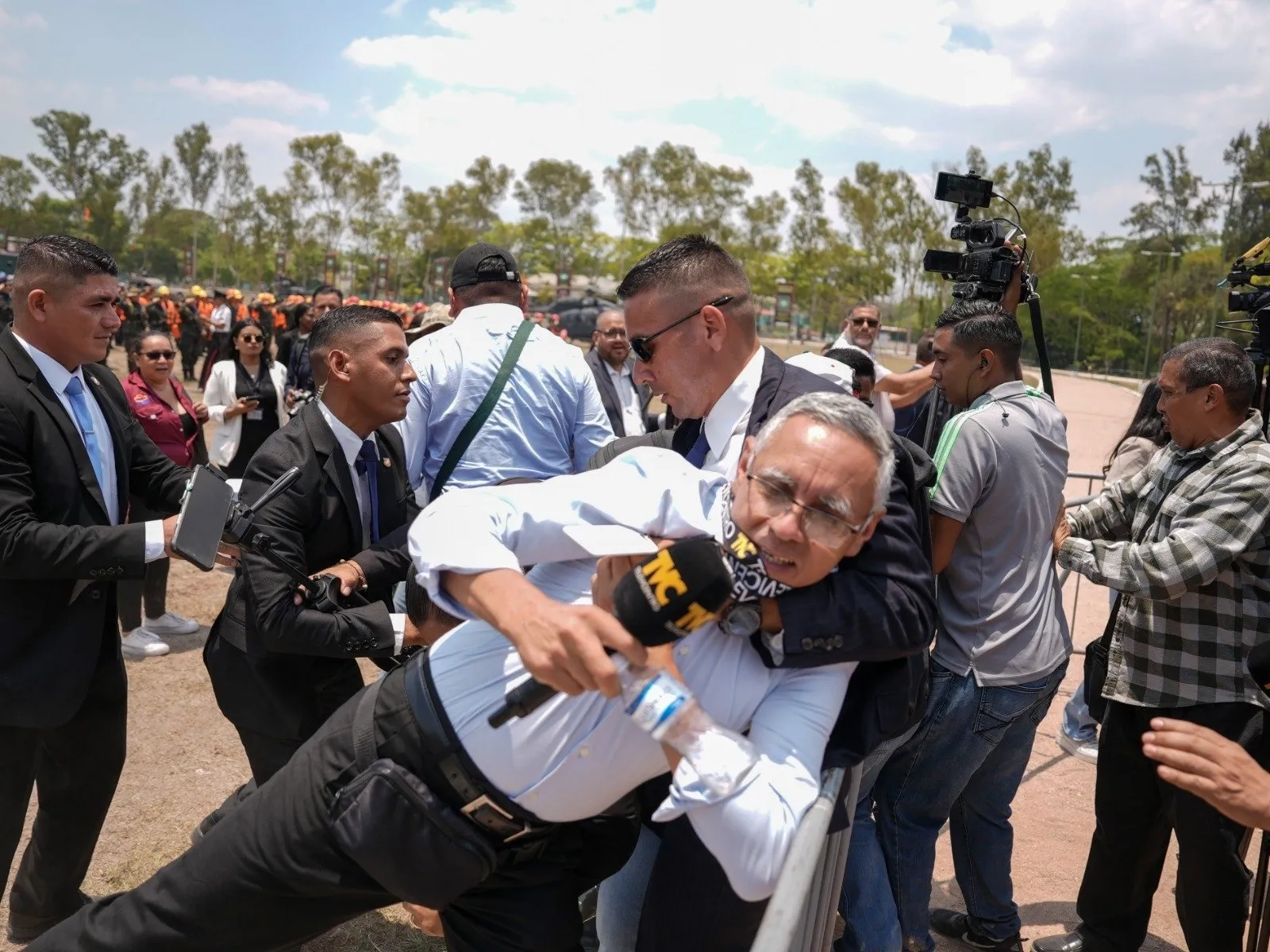 Agresión de Hedy Quintero en Foto