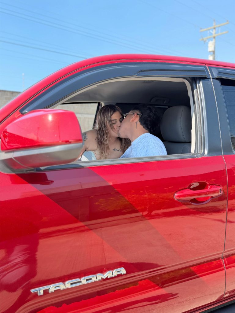 La Yacuny junto a su pareja 