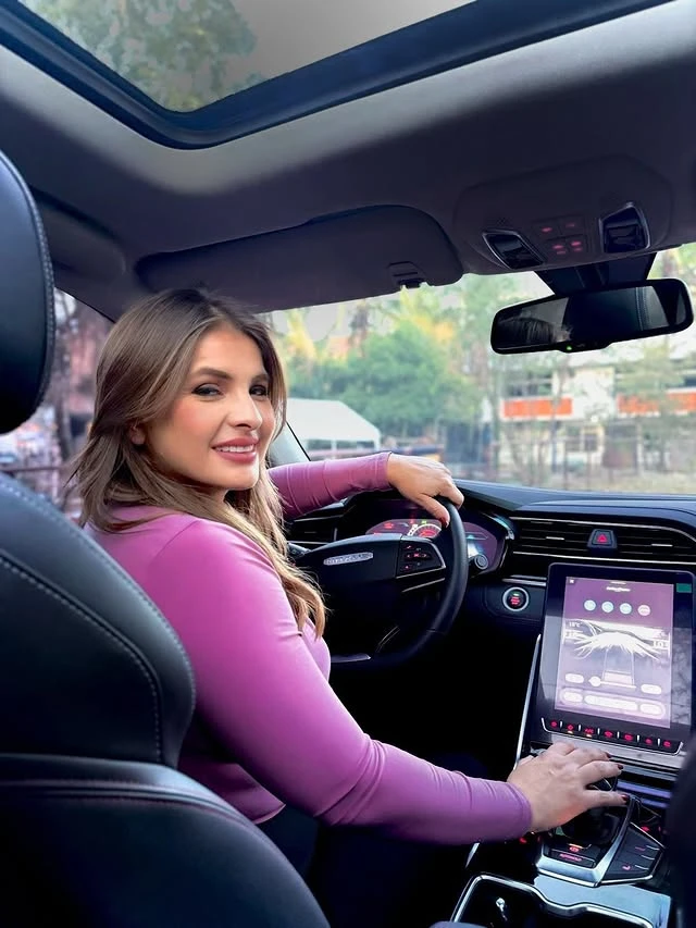 Cristina Rodríguez con su nuevo carro