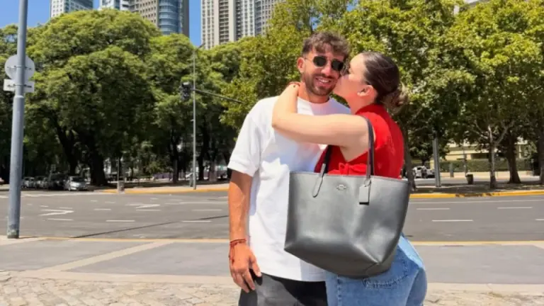 Imagen Principal de Nota: Así fue la romántica propuesta de matrimonio de Agustín Auzmendi