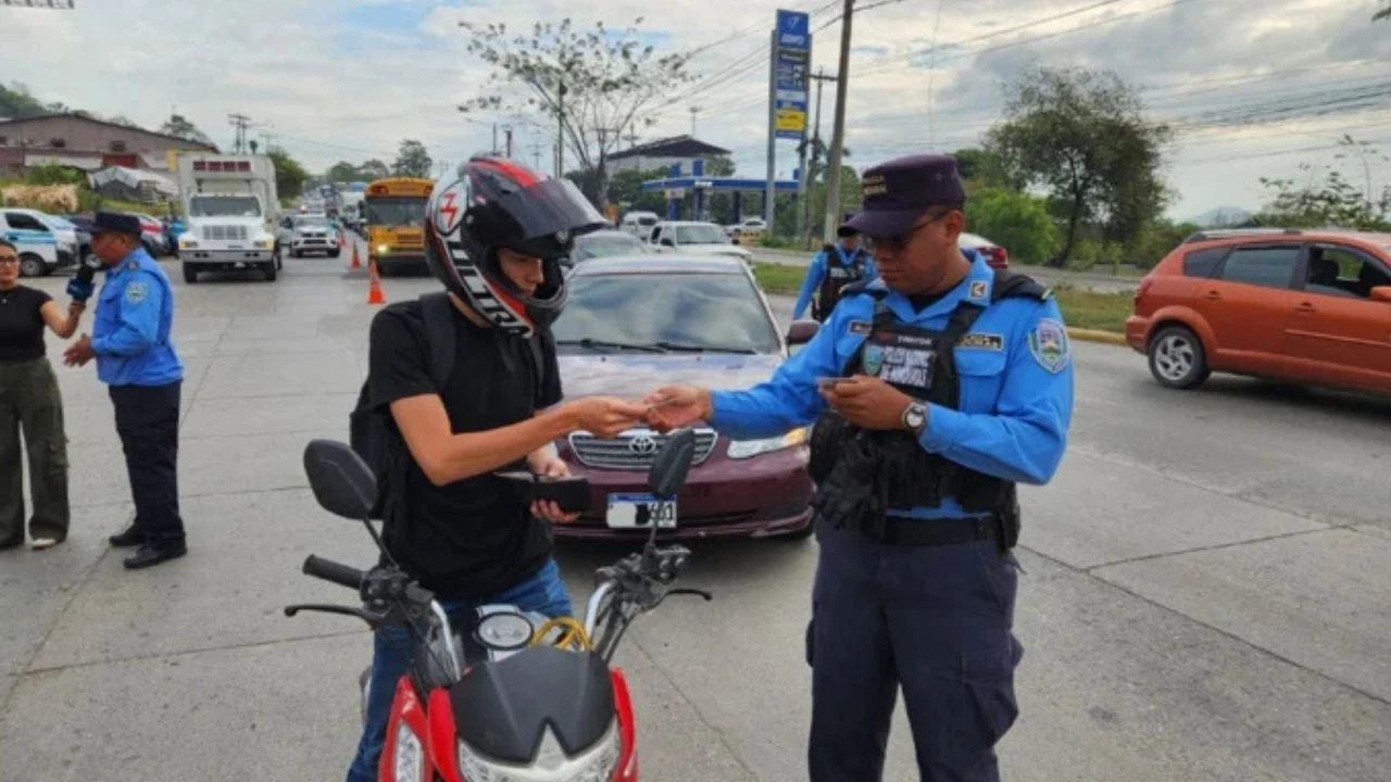 ¿Cómo recuperar una moto decomisada en Honduras? El paso obligatorio de la DNVT