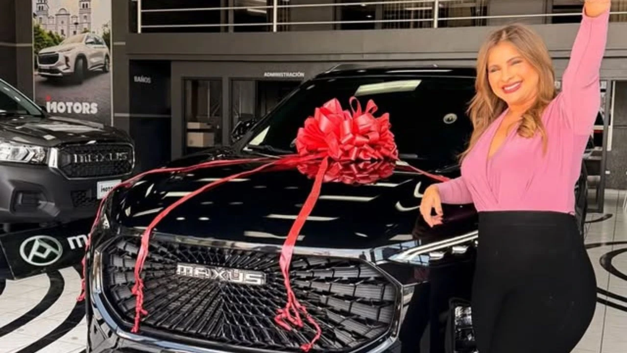 Cristina Rodríguez presume lujosa camioneta y sorprende a seguidores