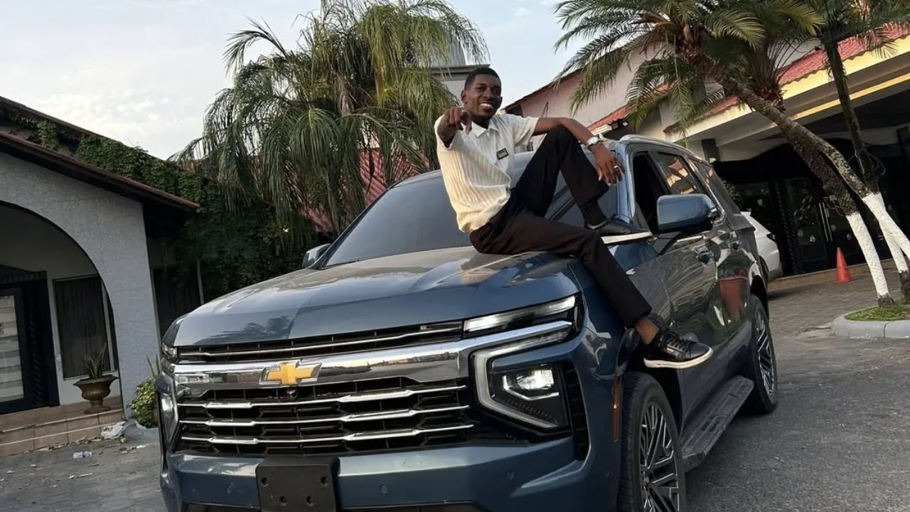 "De pedir en Tiktok": 'Dembélé hondureño' presume su nuevo carro y causa revuelo