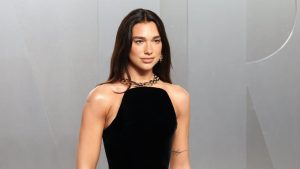 Imagen de Dua Lipa explota y demanda a Samsung por usar su rostro sin permiso