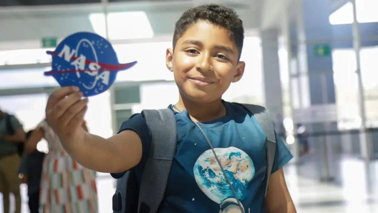Imagen Principal de Nota: ¡Orgullo catracho! André Enoc, el niño científico hondureño viaja a campamento de la NASA