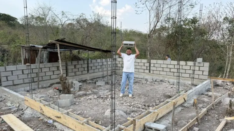Imagen Principal de Nota: Donan terreno endeudado a tiktoker: ahora familia puede perder todo