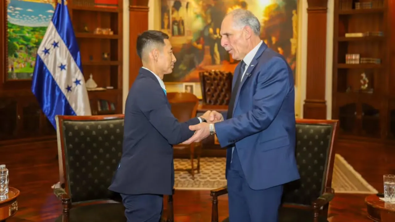Imagen de ¿Más de un millón? Ministro confiesa cuánto dinero recibieron Shin y Supremo