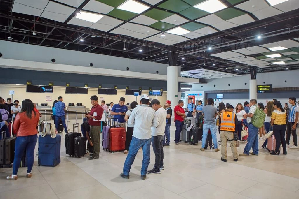 personas en el aeropuerto
