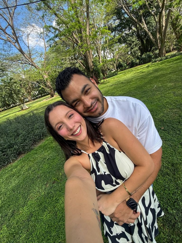 Diana Lara y su pareja