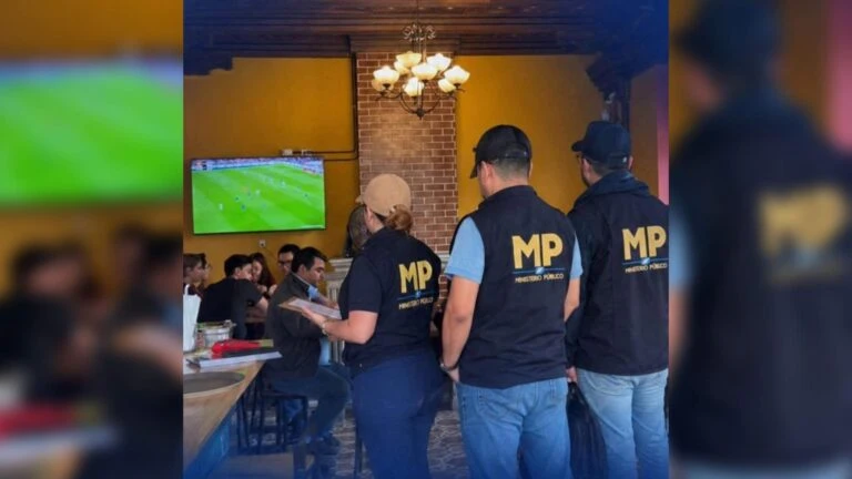 Foto real de agentes