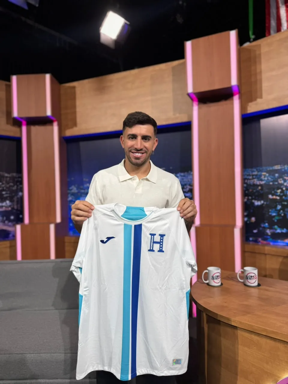 AUZMENDI Y LA CAMISA DE LA h