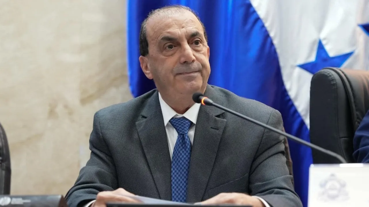 Imagen Principal de Nota: “Me corté el dedo”: diputado confiesa cómo sobrevivió a secuestro