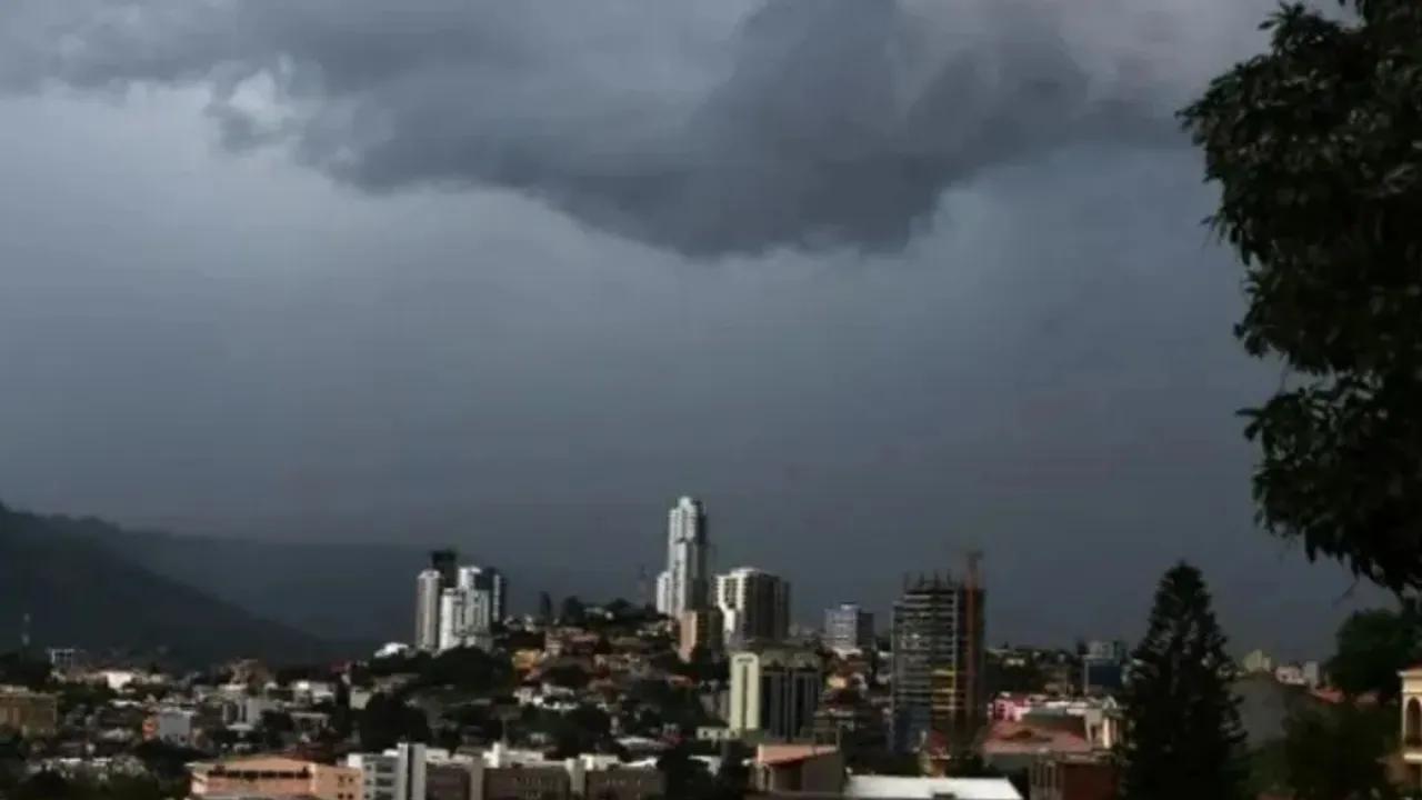 Imagen Principal de Nota: Dos fenómenos climáticos golpearán Honduras: estas regiones serán más afectadas
