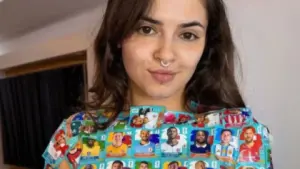 Imagen de Modelo transforma su cuerpo en álbum del Mundial con más de mil estampas