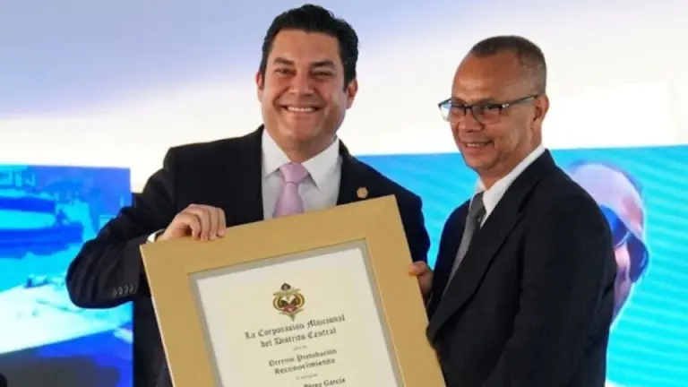 Imagen Principal de Nota: Periodista de TVC José Francisco Zúñiga recibe Premio Celio Murillo Soto 2026
