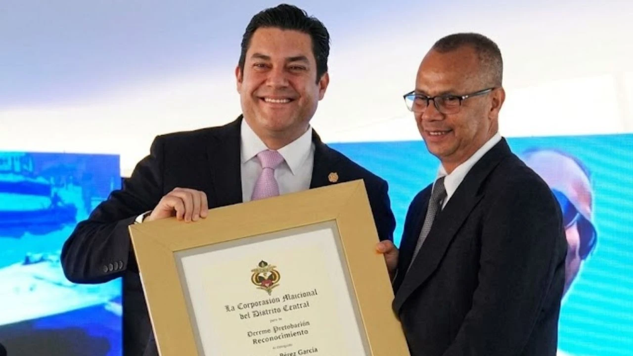 Imagen Principal de Nota: Periodista de TVC José Francisco Zúñiga recibe Premio Celio Murillo Soto 2026