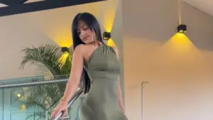 Imagen de ¿Tiktoker hondureña tuvo romance con pastor? Su madre la expone en pleno en vivo