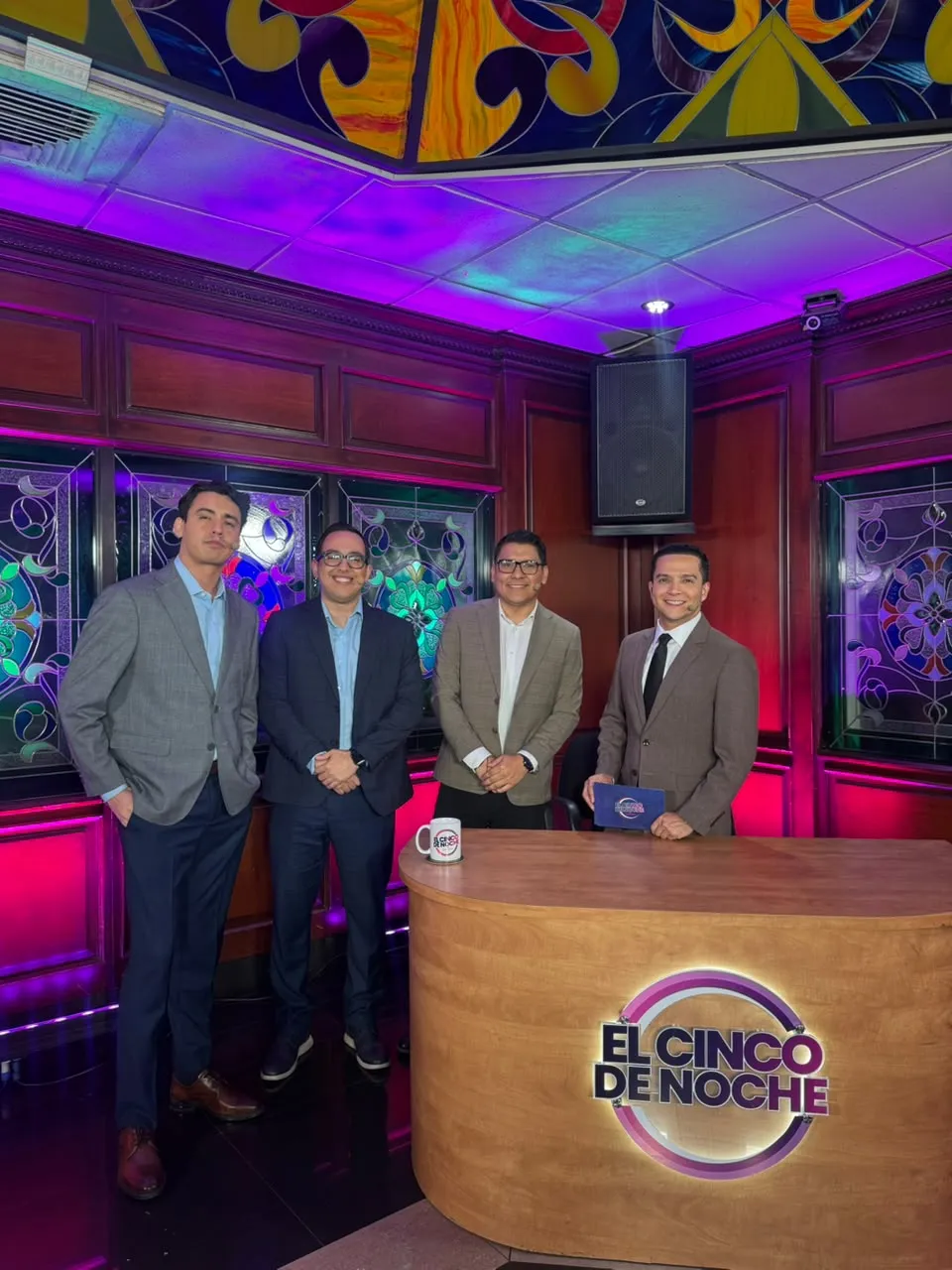 El Cinco de Noche